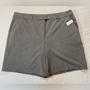 Old Navy Shorts Women’s size 22 NWT mid rise versatile and comfortable